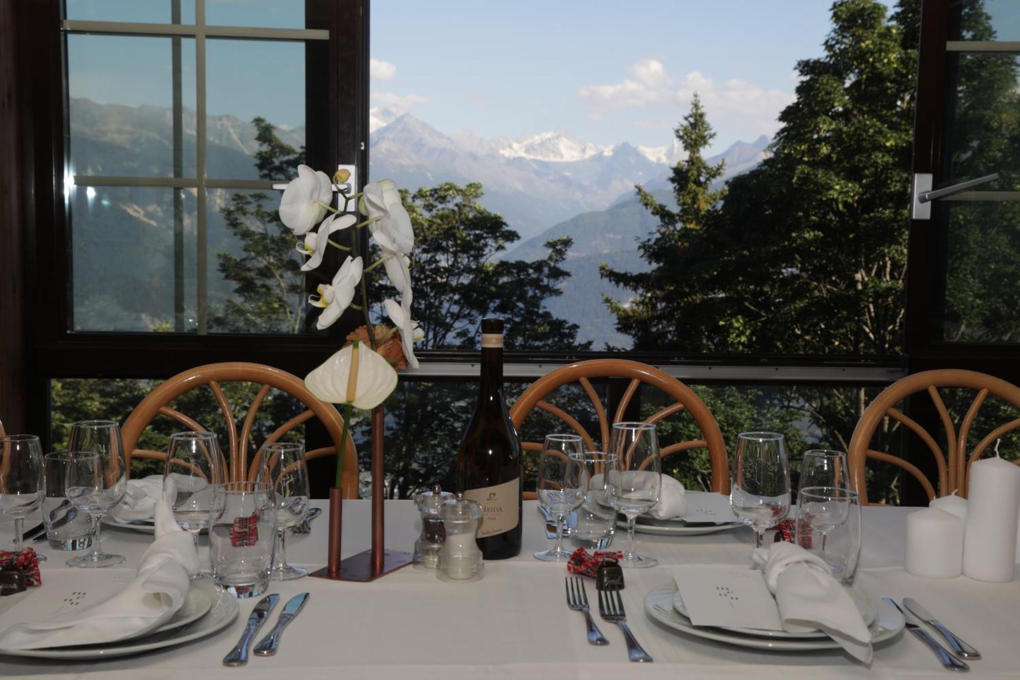 Hotel-Restaurant Le Mont Paisible, Crans-Montana Eksteriør billede